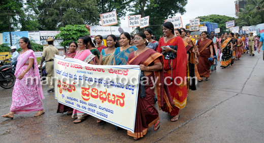 mahila vedike12aug8 1